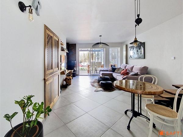 Maison de village avec patio - 4 pièces - 115m²