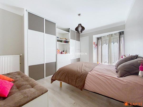 Maison de village avec patio - 4 pièces - 115m²