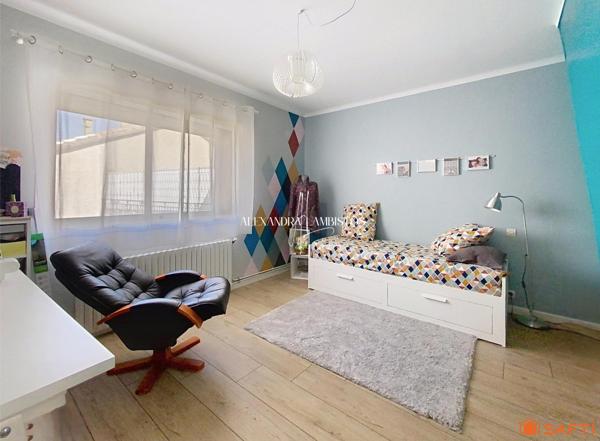 Maison de village avec patio - 4 pièces - 115m²
