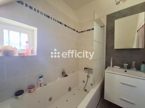 Maison
         7 pièces
        - 133 m² Exclusivité 219 500 € *