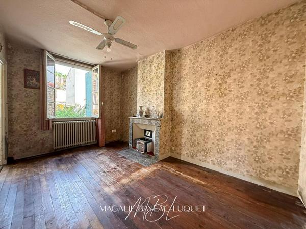 CARCASSONNE INTRA-MUROS - 147 m²  - COURS de 78 m² - Maison + studios