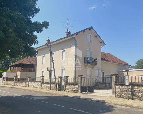 MAISON DOLE PROCHE GARE.  156 m2 + extérieur + garage + parking + cave