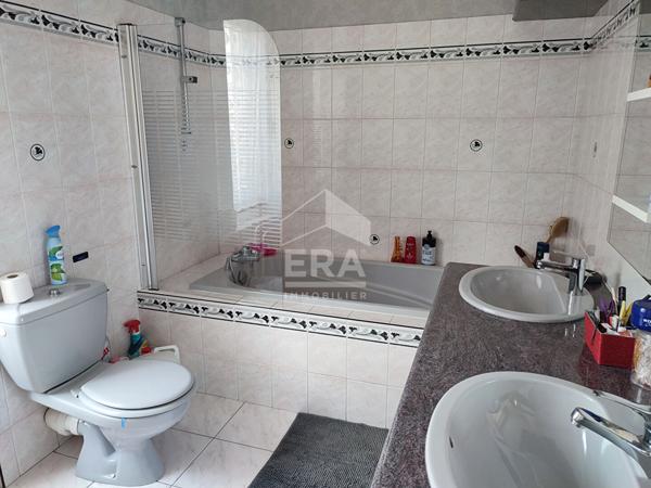 MAISON DOLE PROCHE GARE.  156 m2 + extérieur + garage + parking + cave