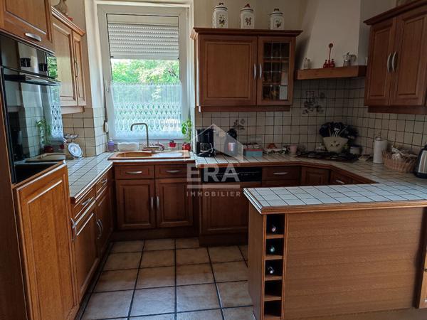 MAISON DOLE PROCHE GARE.  156 m2 + extérieur + garage + parking + cave