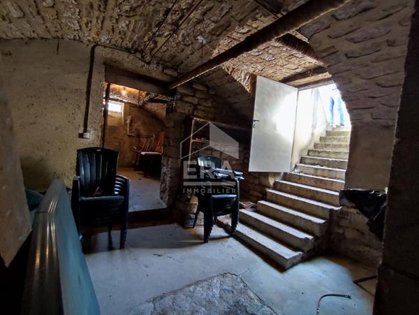 MAISON DOLE PROCHE GARE.  156 m2 + extérieur + garage + parking + cave