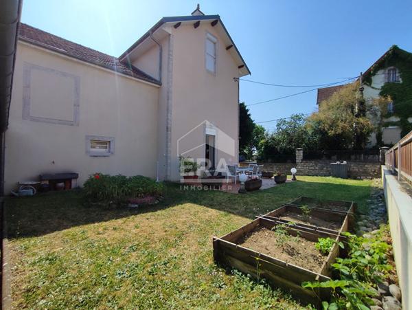 MAISON DOLE PROCHE GARE.  156 m2 + extérieur + garage + parking + cave