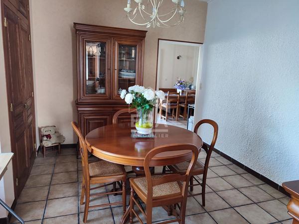 MAISON DOLE PROCHE GARE.  156 m2 + extérieur + garage + parking + cave