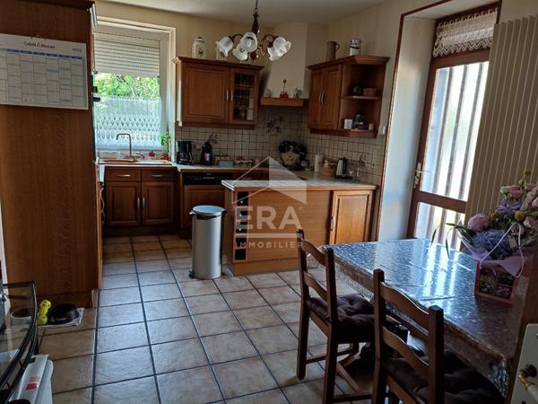 MAISON DOLE PROCHE GARE.  156 m2 + extérieur + garage + parking + cave