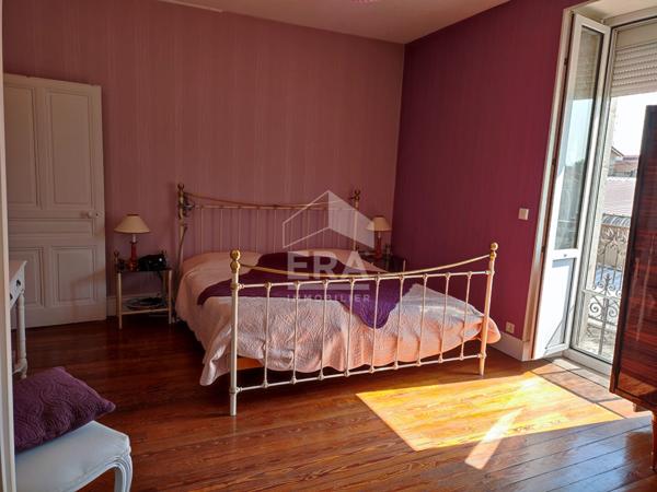 MAISON DOLE PROCHE GARE.  156 m2 + extérieur + garage + parking + cave