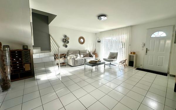 Maison à vendre    4 pièces •  Aubord