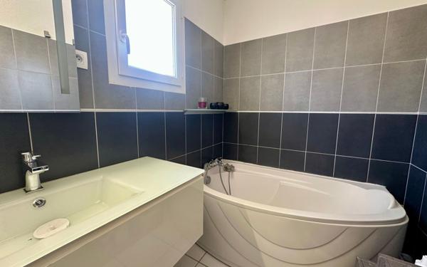 Maison à vendre    4 pièces •  Aubord