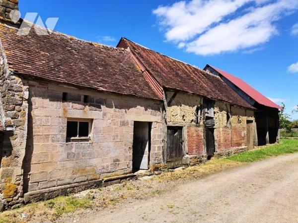 Ancien corps de ferme sur 1ha de terrain 5 chambres