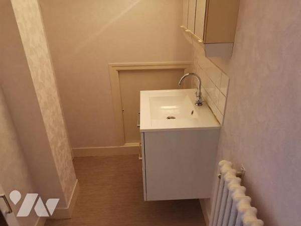 Ancien corps de ferme sur 1ha de terrain 5 chambres