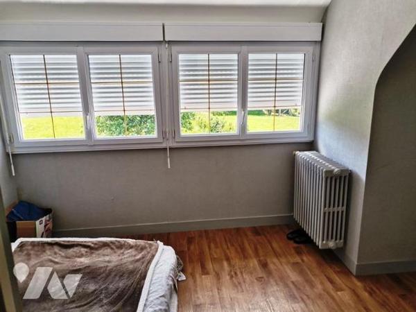 Ancien corps de ferme sur 1ha de terrain 5 chambres