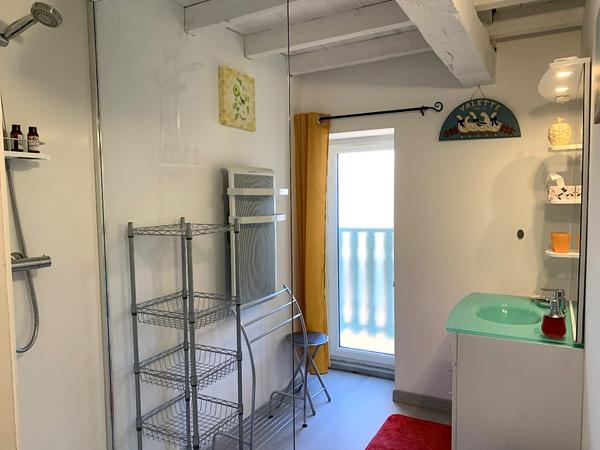 Vallée du Lot, maison de caractère rénovée, 6 chambres, en bordure de ruisseau