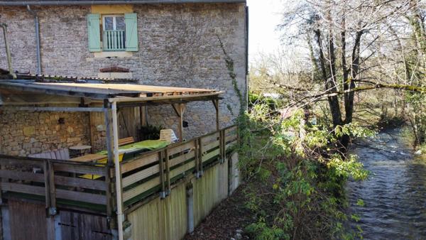 Vallée du Lot, maison de caractère rénovée, 6 chambres, en bordure de ruisseau