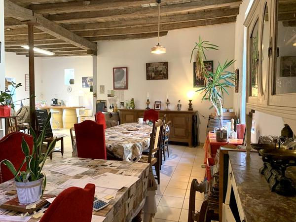 Vallée du Lot, maison de caractère rénovée, 6 chambres, en bordure de ruisseau