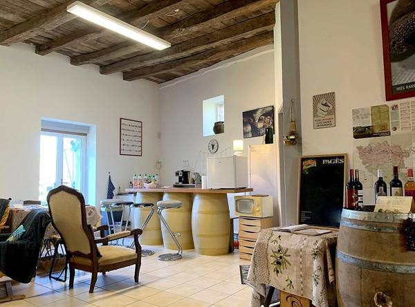 Vallée du Lot, maison de caractère rénovée, 6 chambres, en bordure de ruisseau