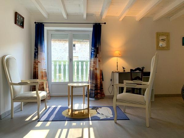 Vallée du Lot, maison de caractère rénovée, 6 chambres, en bordure de ruisseau