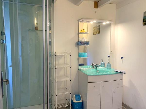 Vallée du Lot, maison de caractère rénovée, 6 chambres, en bordure de ruisseau