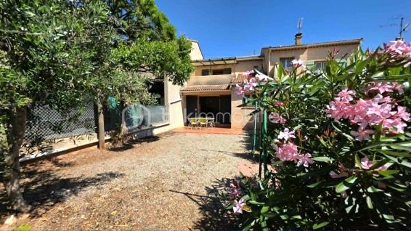 🏡 BSK IMMOBILIER – Votre conseillère en immobilier vous propose à la vente 🏡

Idéalement située au Luc-en-Provence, dans un environnement calme et agréable, au sein de la Résidence Les Thermes, cette charmante maison jumelée représente une belle opportunité, que ce soit pour une résidence principale, un premier achat, un investissement locatif ou une résidence secondaire.

🌿 Un cadre de vie recherché,
Nichée dans un secteur paisible tout en restant à proximité immédiate des commodités, cette maison bénéficie d’un emplacement privilégié. Le Luc, commune dynamique du Var en plein développement, offre un cadre de vie pratique avec écoles, commerces, services de santé et accès rapides aux axes principaux.

🏠 Une maison fonctionnelle et agréable à vivre,
En excellent état, elle offre un espace de vie confortable, lumineux et bien agencé, idéal pour accueillir un couple, une petite famille ou un projet locatif.

✨ Les atouts du bien :
✔️ Maison jumelée en bon état 
✔️ Pièce de vie agréable et fonctionnelle
✔️ Jardin privatif et Balcon accueillant pour profiter des beaux jours
✔️ 2 places de stationnement extérieures
✔️ Résidence calme 
✔️ Faibles contraintes d’entretien
✔️ Idéal première acquisition, investissement locatif ou résidence secondaire
✔️ Secteur stratégique entre Provence verte et Golfe de Saint-Tropez

📍 Emplacement idéal :
✔️ Proche des commerces et commodités
✔️ Écoles à proximité
✔️ Accès rapide aux axes autoroutiers
✔️ Environnement paisible tout en restant central

💎 Bien rare sur le secteur !
Une opportunité idéale pour les acquéreurs recherchant un bien accessible, pratique, avec un fort potentiel patrimonial et locatif.

Vidéo à la demande…

📞 À visiter sans tarder ! Contactez-moi pour plus d’informations ou organiser une visite.
Visites possibles 7j/7 sur rendez-vous.