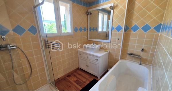 🏡 BSK IMMOBILIER – Votre conseillère en immobilier vous propose à la vente 🏡

Idéalement située au Luc-en-Provence, dans un environnement calme et agréable, au sein de la Résidence Les Thermes, cette charmante maison jumelée représente une belle opportunité, que ce soit pour une résidence principale, un premier achat, un investissement locatif ou une résidence secondaire.

🌿 Un cadre de vie recherché,
Nichée dans un secteur paisible tout en restant à proximité immédiate des commodités, cette maison bénéficie d’un emplacement privilégié. Le Luc, commune dynamique du Var en plein développement, offre un cadre de vie pratique avec écoles, commerces, services de santé et accès rapides aux axes principaux.

🏠 Une maison fonctionnelle et agréable à vivre,
En excellent état, elle offre un espace de vie confortable, lumineux et bien agencé, idéal pour accueillir un couple, une petite famille ou un projet locatif.

✨ Les atouts du bien :
✔️ Maison jumelée en bon état 
✔️ Pièce de vie agréable et fonctionnelle
✔️ Jardin privatif et Balcon accueillant pour profiter des beaux jours
✔️ 2 places de stationnement extérieures
✔️ Résidence calme 
✔️ Faibles contraintes d’entretien
✔️ Idéal première acquisition, investissement locatif ou résidence secondaire
✔️ Secteur stratégique entre Provence verte et Golfe de Saint-Tropez

📍 Emplacement idéal :
✔️ Proche des commerces et commodités
✔️ Écoles à proximité
✔️ Accès rapide aux axes autoroutiers
✔️ Environnement paisible tout en restant central

💎 Bien rare sur le secteur !
Une opportunité idéale pour les acquéreurs recherchant un bien accessible, pratique, avec un fort potentiel patrimonial et locatif.

Vidéo à la demande…

📞 À visiter sans tarder ! Contactez-moi pour plus d’informations ou organiser une visite.
Visites possibles 7j/7 sur rendez-vous.