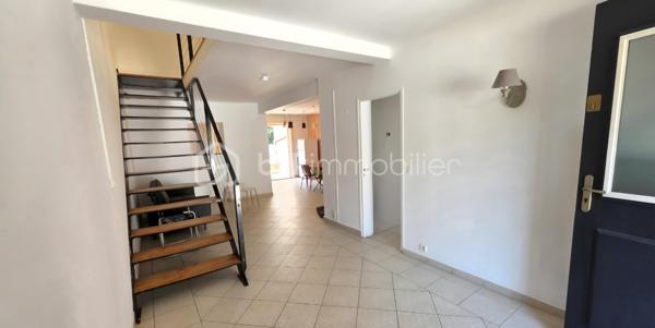 🏡 BSK IMMOBILIER – Votre conseillère en immobilier vous propose à la vente 🏡

Idéalement située au Luc-en-Provence, dans un environnement calme et agréable, au sein de la Résidence Les Thermes, cette charmante maison jumelée représente une belle opportunité, que ce soit pour une résidence principale, un premier achat, un investissement locatif ou une résidence secondaire.

🌿 Un cadre de vie recherché,
Nichée dans un secteur paisible tout en restant à proximité immédiate des commodités, cette maison bénéficie d’un emplacement privilégié. Le Luc, commune dynamique du Var en plein développement, offre un cadre de vie pratique avec écoles, commerces, services de santé et accès rapides aux axes principaux.

🏠 Une maison fonctionnelle et agréable à vivre,
En excellent état, elle offre un espace de vie confortable, lumineux et bien agencé, idéal pour accueillir un couple, une petite famille ou un projet locatif.

✨ Les atouts du bien :
✔️ Maison jumelée en bon état 
✔️ Pièce de vie agréable et fonctionnelle
✔️ Jardin privatif et Balcon accueillant pour profiter des beaux jours
✔️ 2 places de stationnement extérieures
✔️ Résidence calme 
✔️ Faibles contraintes d’entretien
✔️ Idéal première acquisition, investissement locatif ou résidence secondaire
✔️ Secteur stratégique entre Provence verte et Golfe de Saint-Tropez

📍 Emplacement idéal :
✔️ Proche des commerces et commodités
✔️ Écoles à proximité
✔️ Accès rapide aux axes autoroutiers
✔️ Environnement paisible tout en restant central

💎 Bien rare sur le secteur !
Une opportunité idéale pour les acquéreurs recherchant un bien accessible, pratique, avec un fort potentiel patrimonial et locatif.

Vidéo à la demande…

📞 À visiter sans tarder ! Contactez-moi pour plus d’informations ou organiser une visite.
Visites possibles 7j/7 sur rendez-vous.