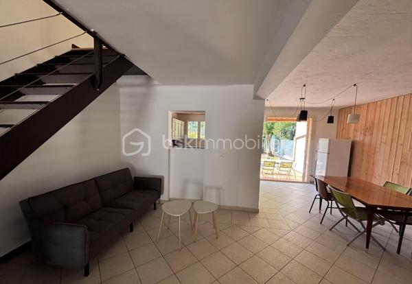 🏡 BSK IMMOBILIER – Votre conseillère en immobilier vous propose à la vente 🏡

Idéalement située au Luc-en-Provence, dans un environnement calme et agréable, au sein de la Résidence Les Thermes, cette charmante maison jumelée représente une belle opportunité, que ce soit pour une résidence principale, un premier achat, un investissement locatif ou une résidence secondaire.

🌿 Un cadre de vie recherché,
Nichée dans un secteur paisible tout en restant à proximité immédiate des commodités, cette maison bénéficie d’un emplacement privilégié. Le Luc, commune dynamique du Var en plein développement, offre un cadre de vie pratique avec écoles, commerces, services de santé et accès rapides aux axes principaux.

🏠 Une maison fonctionnelle et agréable à vivre,
En excellent état, elle offre un espace de vie confortable, lumineux et bien agencé, idéal pour accueillir un couple, une petite famille ou un projet locatif.

✨ Les atouts du bien :
✔️ Maison jumelée en bon état 
✔️ Pièce de vie agréable et fonctionnelle
✔️ Jardin privatif et Balcon accueillant pour profiter des beaux jours
✔️ 2 places de stationnement extérieures
✔️ Résidence calme 
✔️ Faibles contraintes d’entretien
✔️ Idéal première acquisition, investissement locatif ou résidence secondaire
✔️ Secteur stratégique entre Provence verte et Golfe de Saint-Tropez

📍 Emplacement idéal :
✔️ Proche des commerces et commodités
✔️ Écoles à proximité
✔️ Accès rapide aux axes autoroutiers
✔️ Environnement paisible tout en restant central

💎 Bien rare sur le secteur !
Une opportunité idéale pour les acquéreurs recherchant un bien accessible, pratique, avec un fort potentiel patrimonial et locatif.

Vidéo à la demande…

📞 À visiter sans tarder ! Contactez-moi pour plus d’informations ou organiser une visite.
Visites possibles 7j/7 sur rendez-vous.