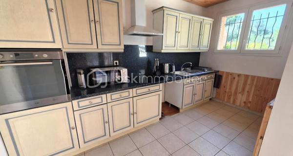 🏡 BSK IMMOBILIER – Votre conseillère en immobilier vous propose à la vente 🏡

Idéalement située au Luc-en-Provence, dans un environnement calme et agréable, au sein de la Résidence Les Thermes, cette charmante maison jumelée représente une belle opportunité, que ce soit pour une résidence principale, un premier achat, un investissement locatif ou une résidence secondaire.

🌿 Un cadre de vie recherché,
Nichée dans un secteur paisible tout en restant à proximité immédiate des commodités, cette maison bénéficie d’un emplacement privilégié. Le Luc, commune dynamique du Var en plein développement, offre un cadre de vie pratique avec écoles, commerces, services de santé et accès rapides aux axes principaux.

🏠 Une maison fonctionnelle et agréable à vivre,
En excellent état, elle offre un espace de vie confortable, lumineux et bien agencé, idéal pour accueillir un couple, une petite famille ou un projet locatif.

✨ Les atouts du bien :
✔️ Maison jumelée en bon état 
✔️ Pièce de vie agréable et fonctionnelle
✔️ Jardin privatif et Balcon accueillant pour profiter des beaux jours
✔️ 2 places de stationnement extérieures
✔️ Résidence calme 
✔️ Faibles contraintes d’entretien
✔️ Idéal première acquisition, investissement locatif ou résidence secondaire
✔️ Secteur stratégique entre Provence verte et Golfe de Saint-Tropez

📍 Emplacement idéal :
✔️ Proche des commerces et commodités
✔️ Écoles à proximité
✔️ Accès rapide aux axes autoroutiers
✔️ Environnement paisible tout en restant central

💎 Bien rare sur le secteur !
Une opportunité idéale pour les acquéreurs recherchant un bien accessible, pratique, avec un fort potentiel patrimonial et locatif.

Vidéo à la demande…

📞 À visiter sans tarder ! Contactez-moi pour plus d’informations ou organiser une visite.
Visites possibles 7j/7 sur rendez-vous.