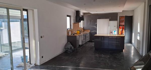 Située dans un quartier calme , Très bien exposée (Est et Sud)