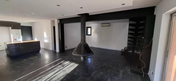 Située dans un quartier calme , Très bien exposée (Est et Sud)