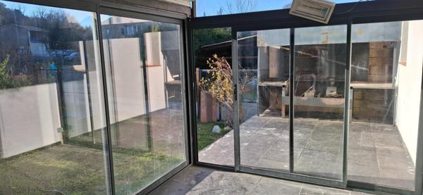 Située dans un quartier calme , Très bien exposée (Est et Sud)