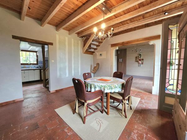 Grande maison sur magnifique terrain boisé
