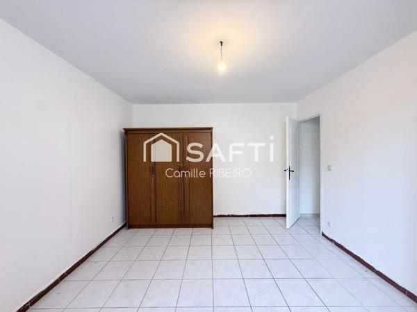 SAINT LAURENT DE LA SALANQUE MAISON  T3, 2 FACES, A RENOVER ,EXTERIEUR,GARAGE ET PLACES DE PARKING
