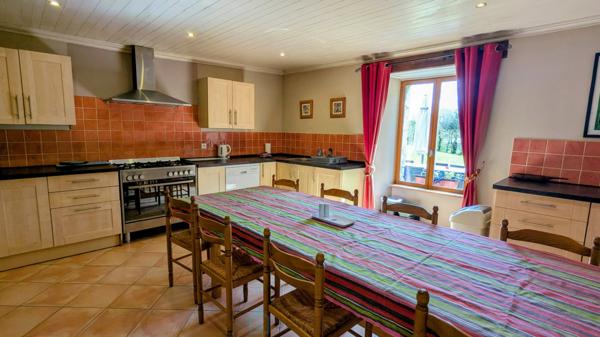 Grande maison en pierres de 265 m² – 8 chambres – Fort potentiel d’accueil – Idéal gîte ou grande famille