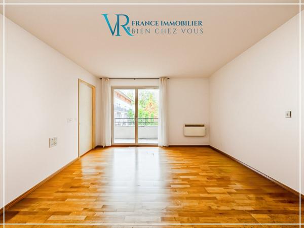 Divonne-les-Bains (01220) APPARTEMENT 2 PIÈCES (T2) & PARKING - HORS BAIL COMMERCIAL