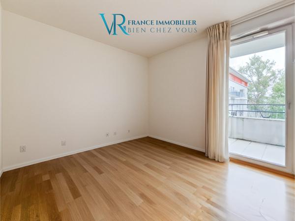 Divonne-les-Bains (01220) APPARTEMENT 2 PIÈCES (T2) & PARKING - HORS BAIL COMMERCIAL