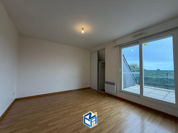 APPARTEMENT T3 DERNIER ÉTAGE AVEC TERRASSE DE 80M2 ET PLACE DE PARKING EN SOUS-SOL