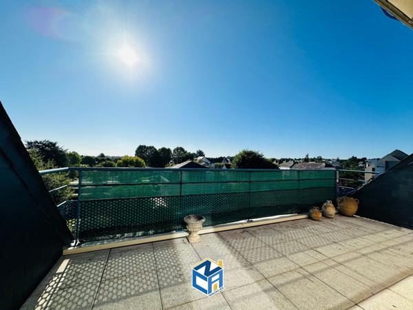 APPARTEMENT T3 DERNIER ÉTAGE AVEC TERRASSE DE 80M2 ET PLACE DE PARKING EN SOUS-SOL