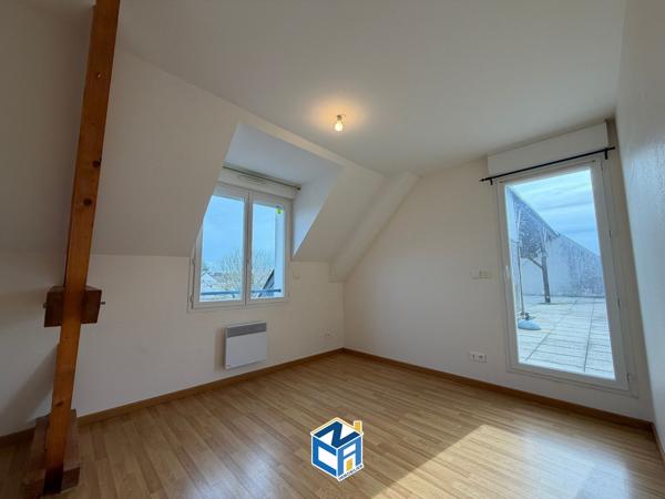 APPARTEMENT T3 DERNIER ÉTAGE AVEC TERRASSE DE 80M2 ET PLACE DE PARKING EN SOUS-SOL