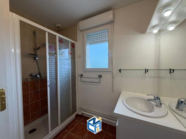 APPARTEMENT T3 DERNIER ÉTAGE AVEC TERRASSE DE 80M2 ET PLACE DE PARKING EN SOUS-SOL