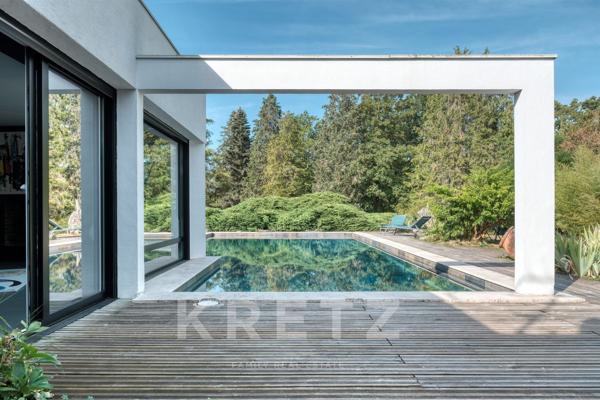 Une élégante propriété de plain-pied, sa piscine chauffée et son parc de plus d'un hectare