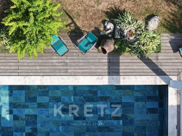 Une élégante propriété de plain-pied, sa piscine chauffée et son parc de plus d'un hectare