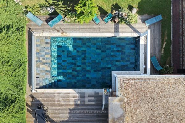 Une élégante propriété de plain-pied, sa piscine chauffée et son parc de plus d'un hectare