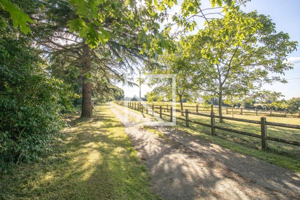 ÉLÉGANTE MAISON BOURGEOISE ET SON PARC EN BORDURE DE RIVIÈRE