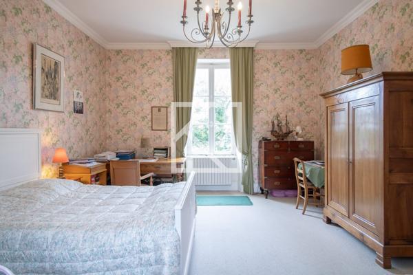 ÉLÉGANTE MAISON BOURGEOISE ET SON PARC EN BORDURE DE RIVIÈRE