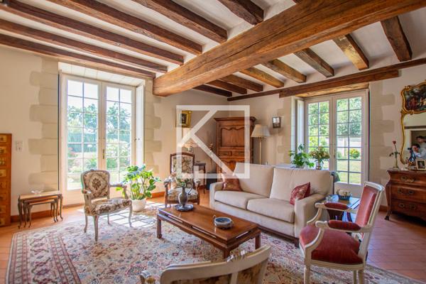 Bâtisse historique avec jardin arboré