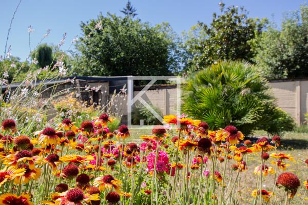 Bâtisse historique avec jardin arboré