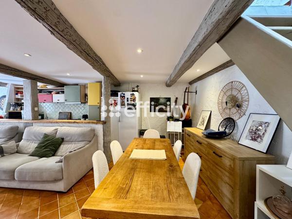 Maison
         3 pièces
        - 81 m² 278 000 € *