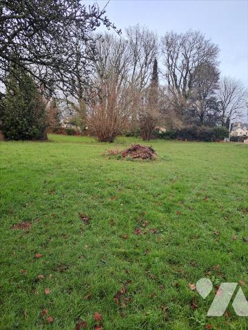 RARE - BEAU TERRAIN Constructible , PLEIN SUD, de 732 m² viabilisation à proximité à charge des...